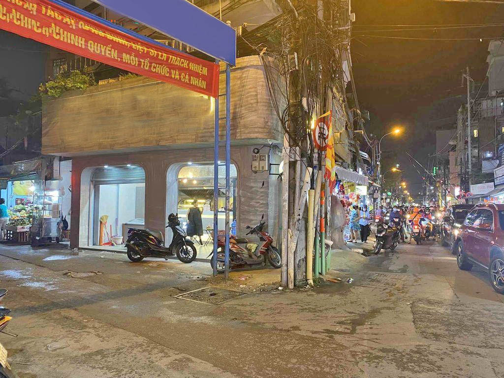 Cho thuê Mặt bằng lối đi riêng Góc 2 Mặt tiền Huỳnh Văn Bánh, Phường 10, Quận Phú Nhuận